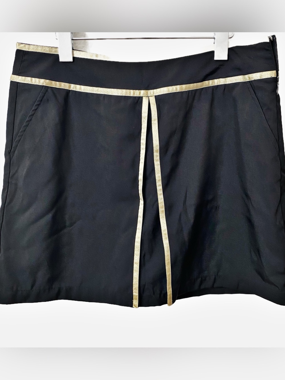 Lady Hagen, Golf Athletic A-Line Skort Metallic Gold Trim Shorts Quiet Luxury